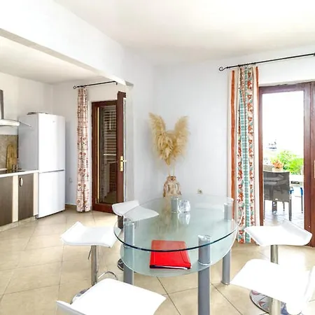 Family Pool Apartment Banjol