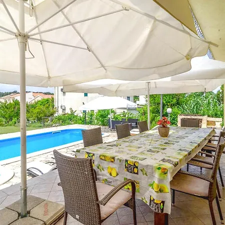 Family Pool Apartment *